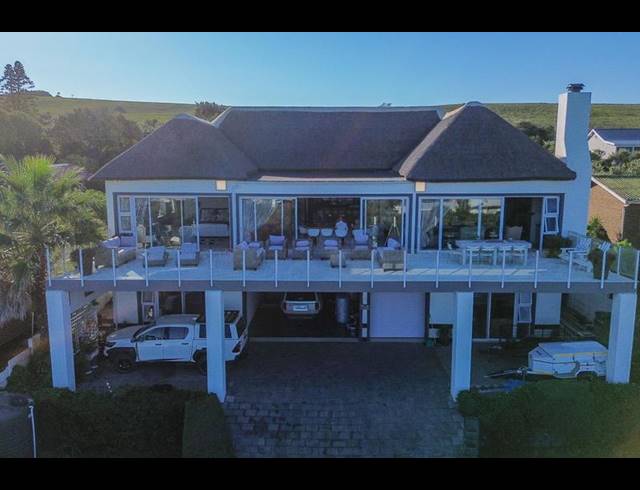 4 BEDROOM HOUSE FOR SALE IN CANNON ROCKS